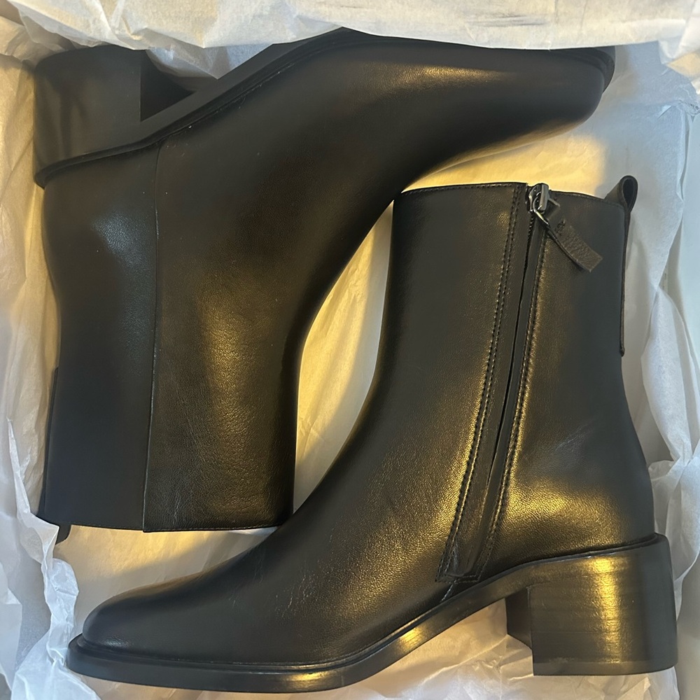 NWT in box Everlane The City Boot